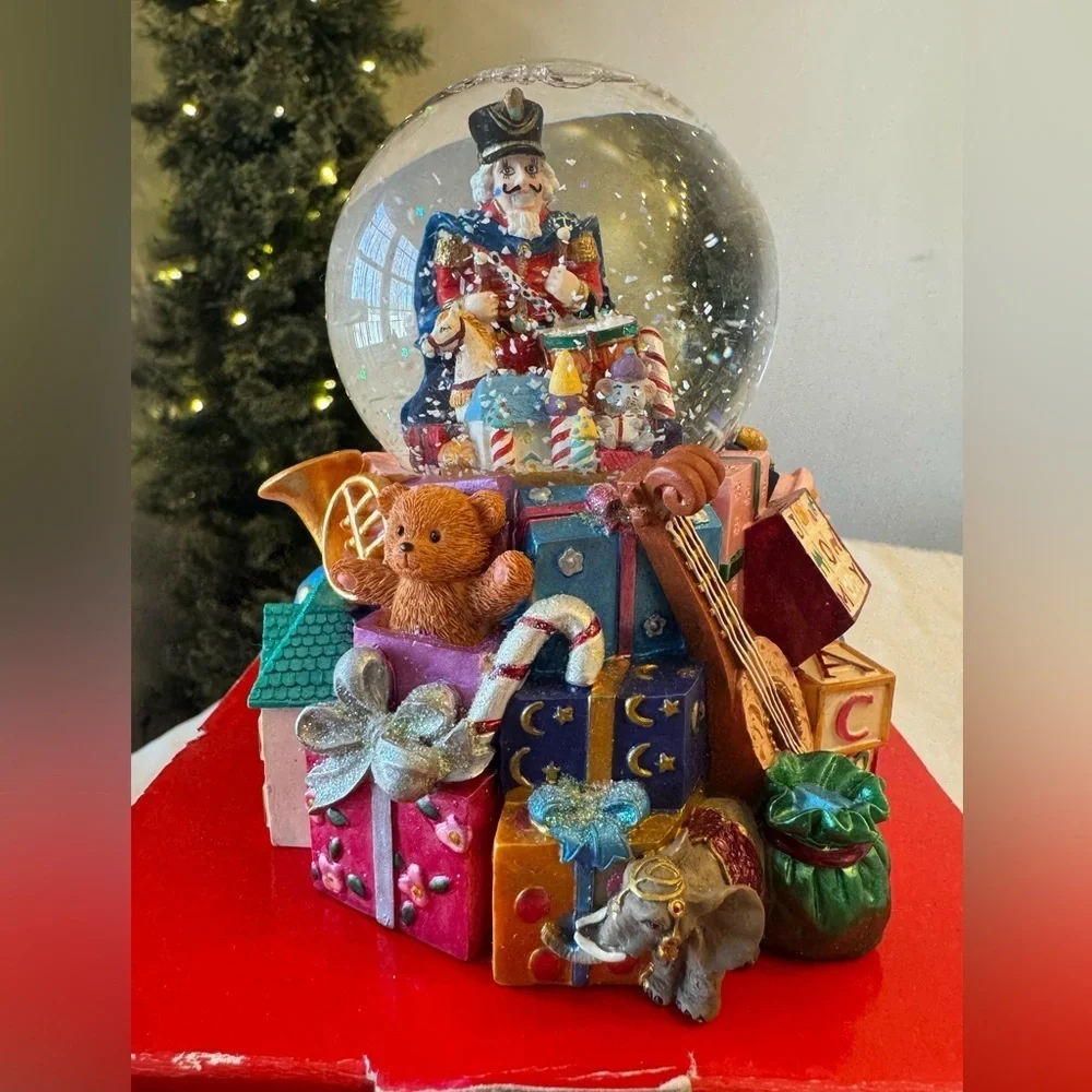EUC! Christopher Radko Festive Regal Regiment Mini Globe